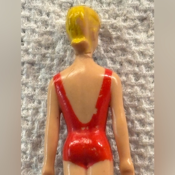 Vintage 1960s 1.75" Barbie Clone Mini Dollhouse Figurine – Hard Plastic Blonde - Picture 5 of 6